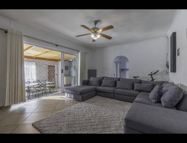 3 BEDROOM HOUSE FOR SALE IN BONAERO PARK